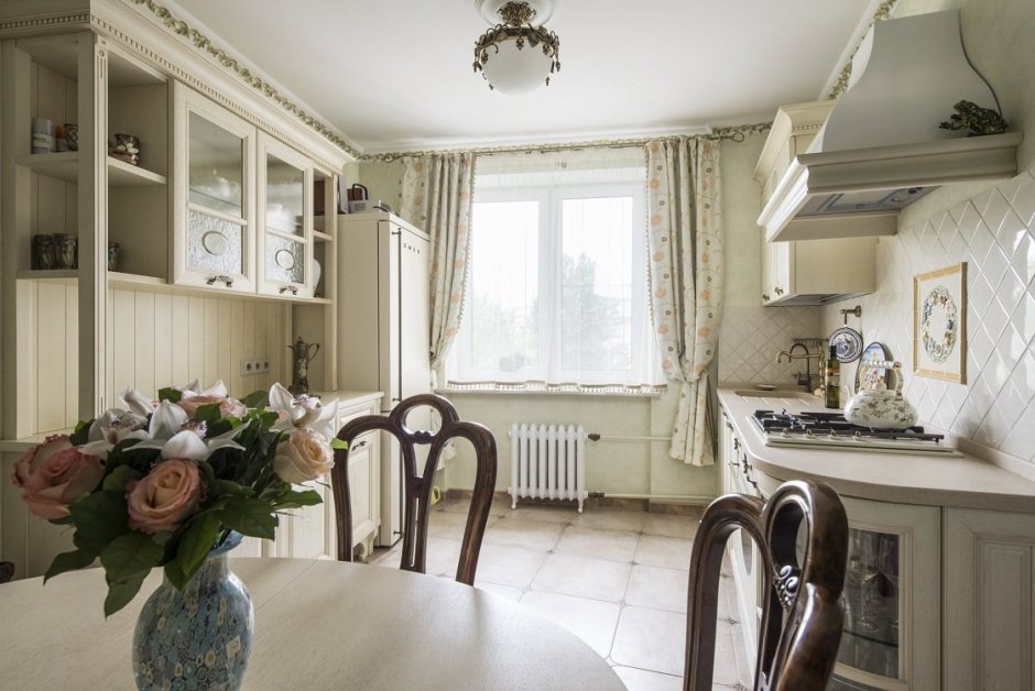 Интерьер кухни в сталинском стиле