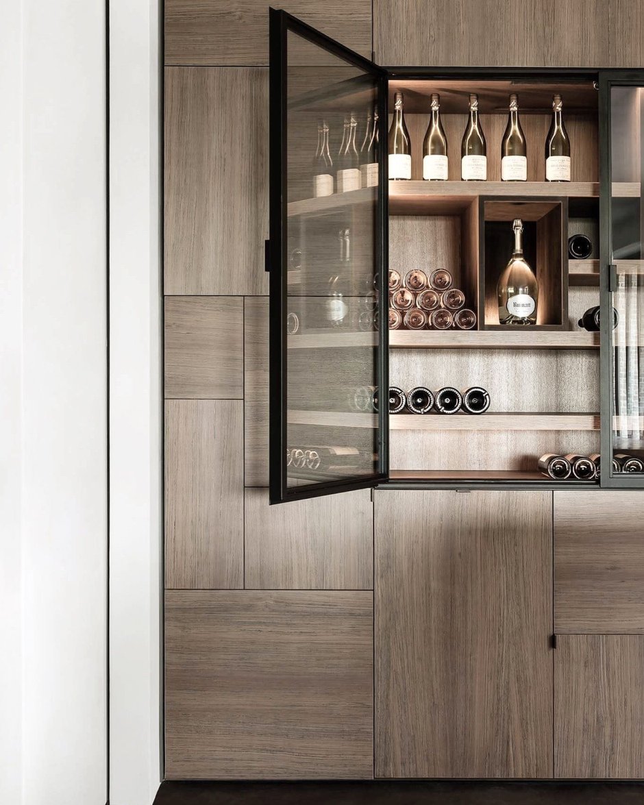 Встроенный барный шкаф на кухне