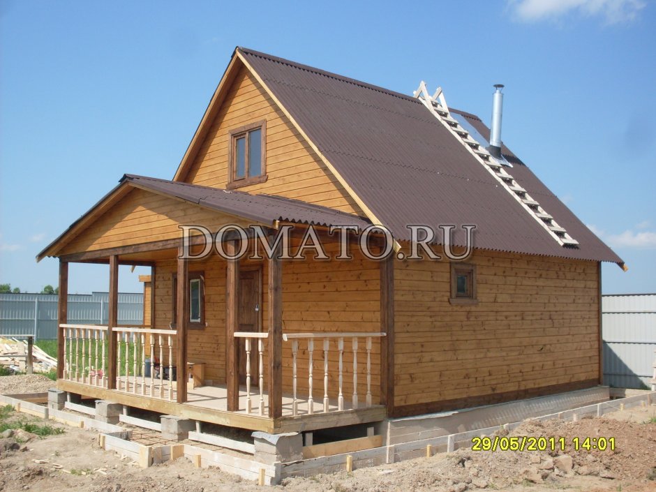 Пристройка к дому с двухскатной крышей