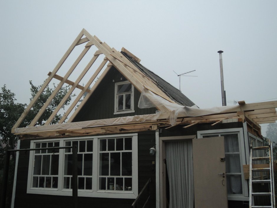 Пристройка к двускатной крыше