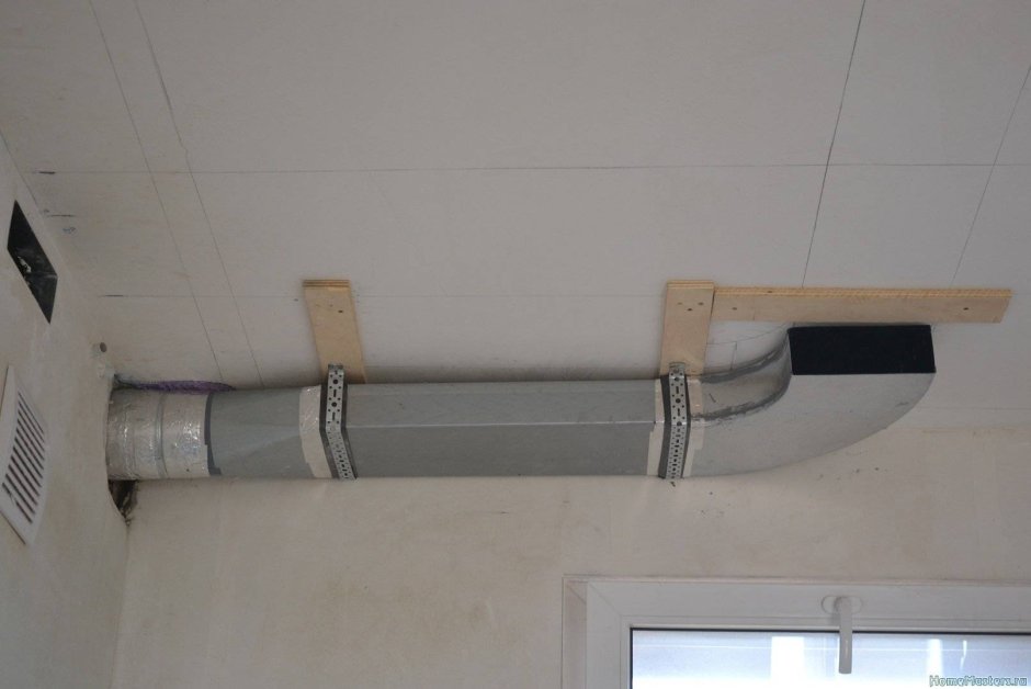 Металлический воздуховод для вытяжки на кухне