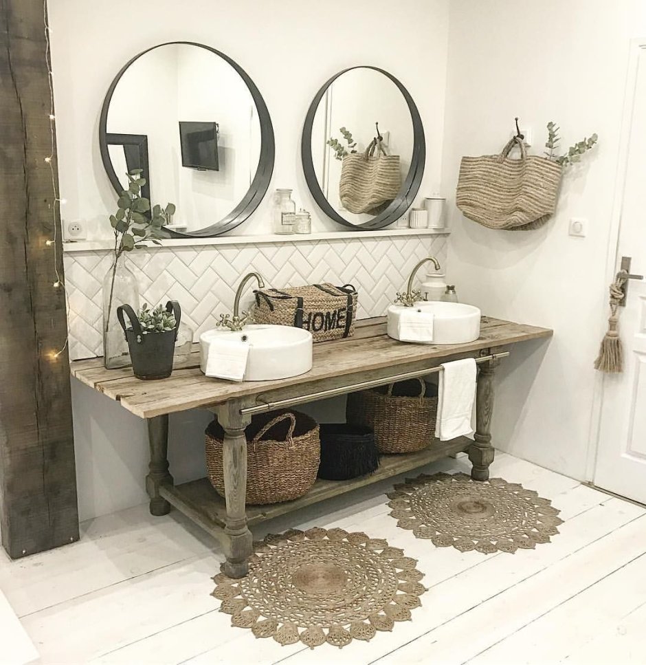 Деревянный шкаф в ванну