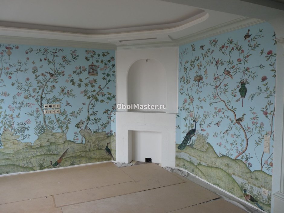 Оклеивание стен фотообоями