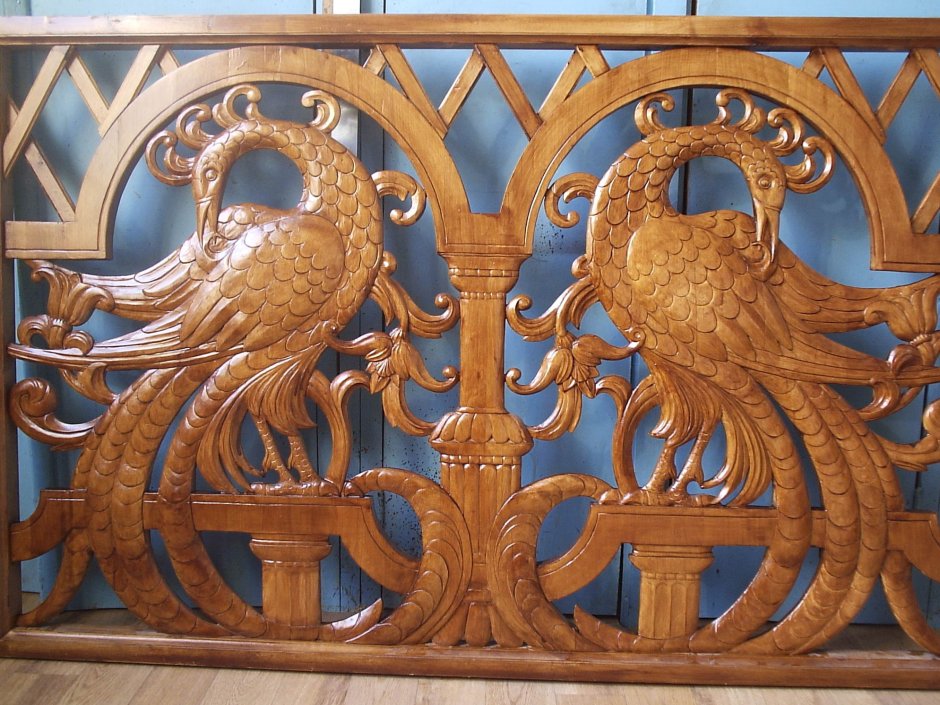 Прорезная резьба по дереву на ворота