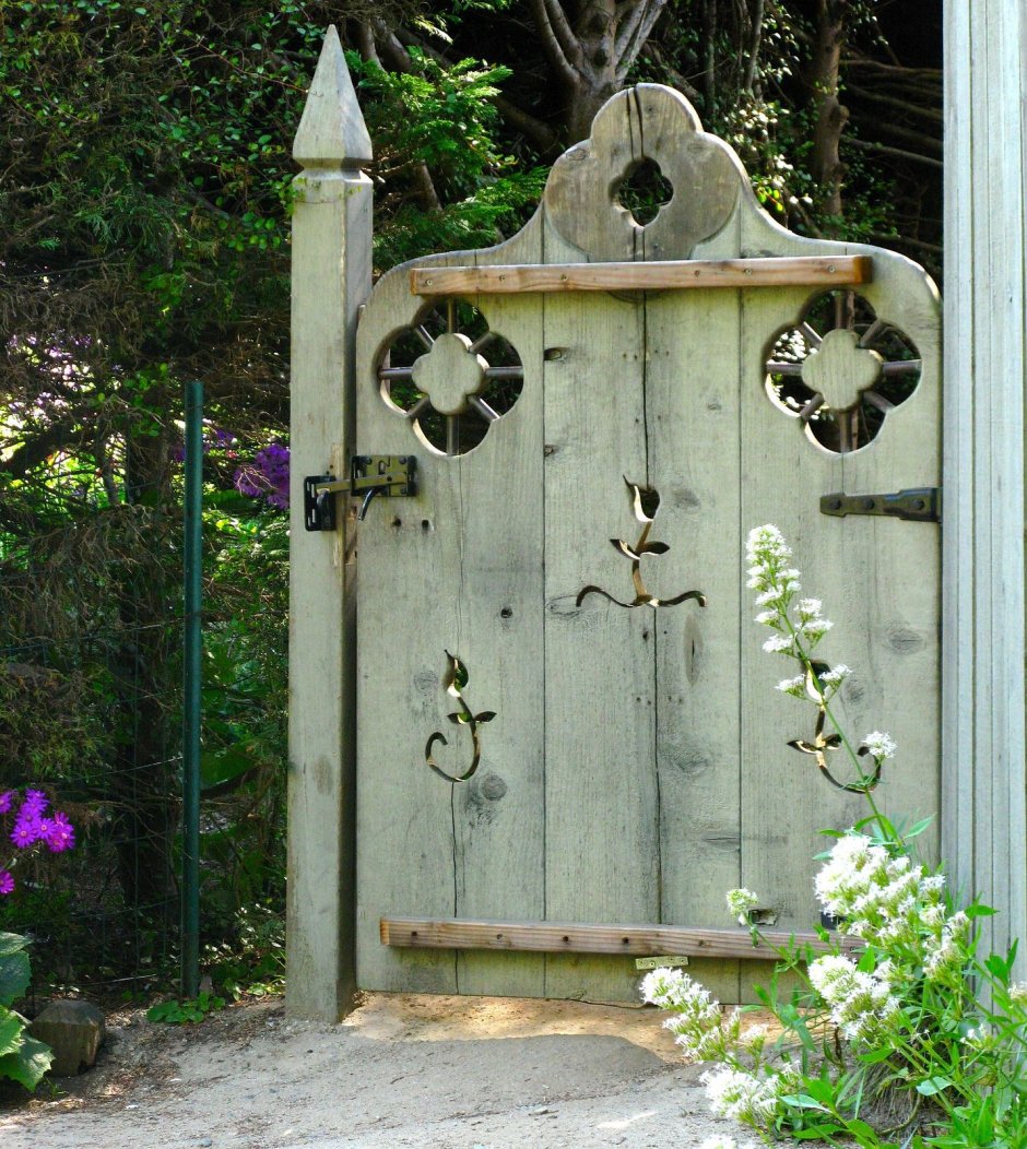 Красивые калитки из дерева