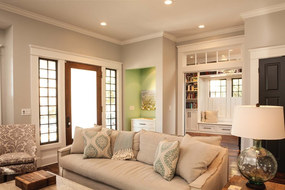 Интерьер зала в трехкомнатной квартире