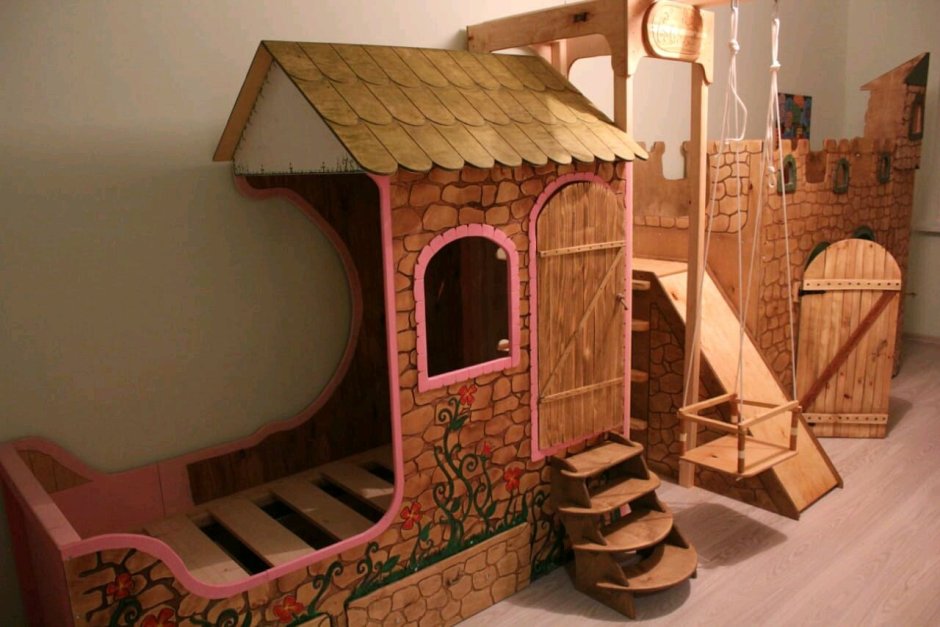 Кровать замок