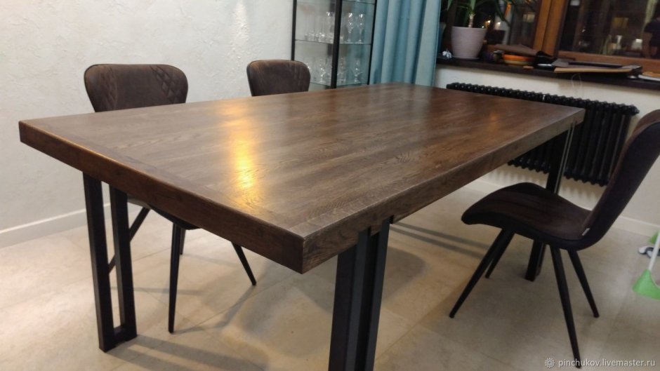Стол из дуба