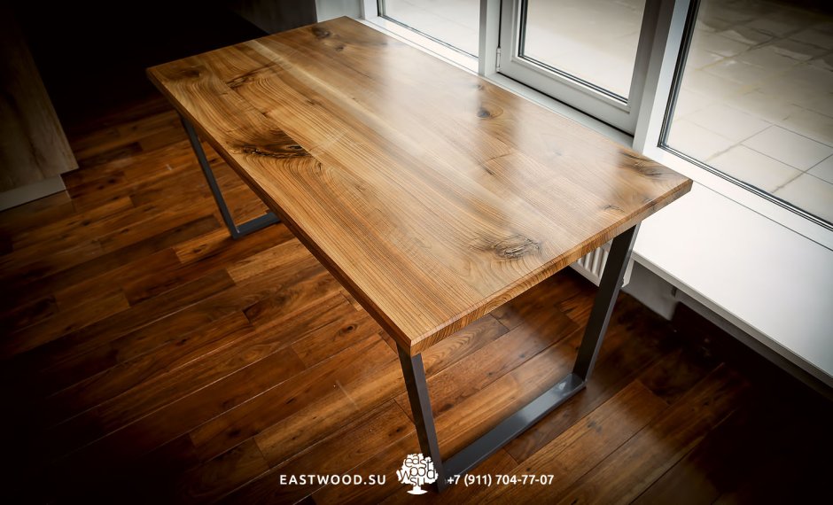 Обеденный стол из мебельного щита