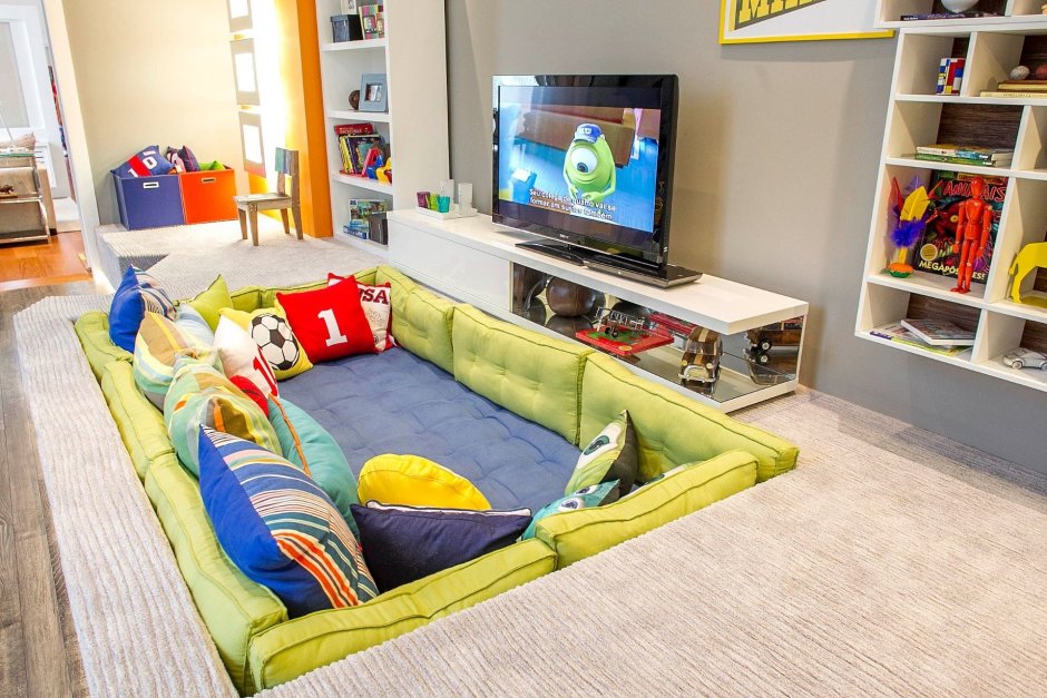 Диван в детскую игровую комнату
