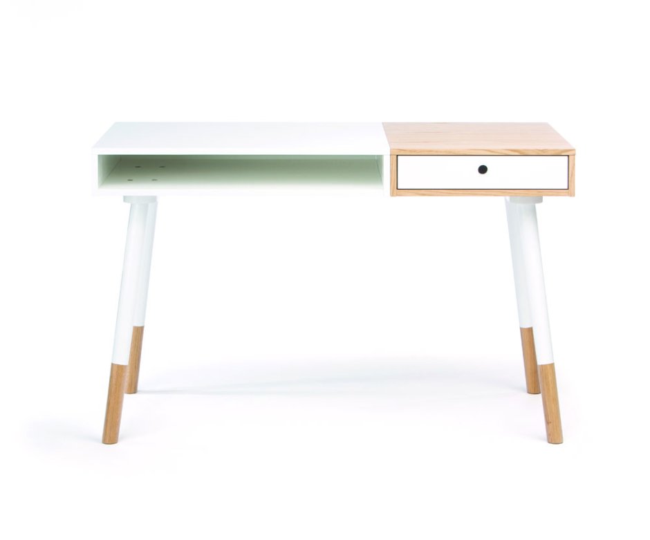 Стол в скандинавском стиле