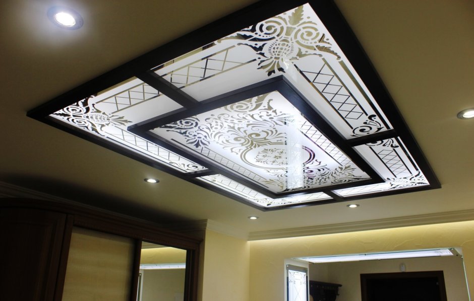 Витражный потолок с подсветкой