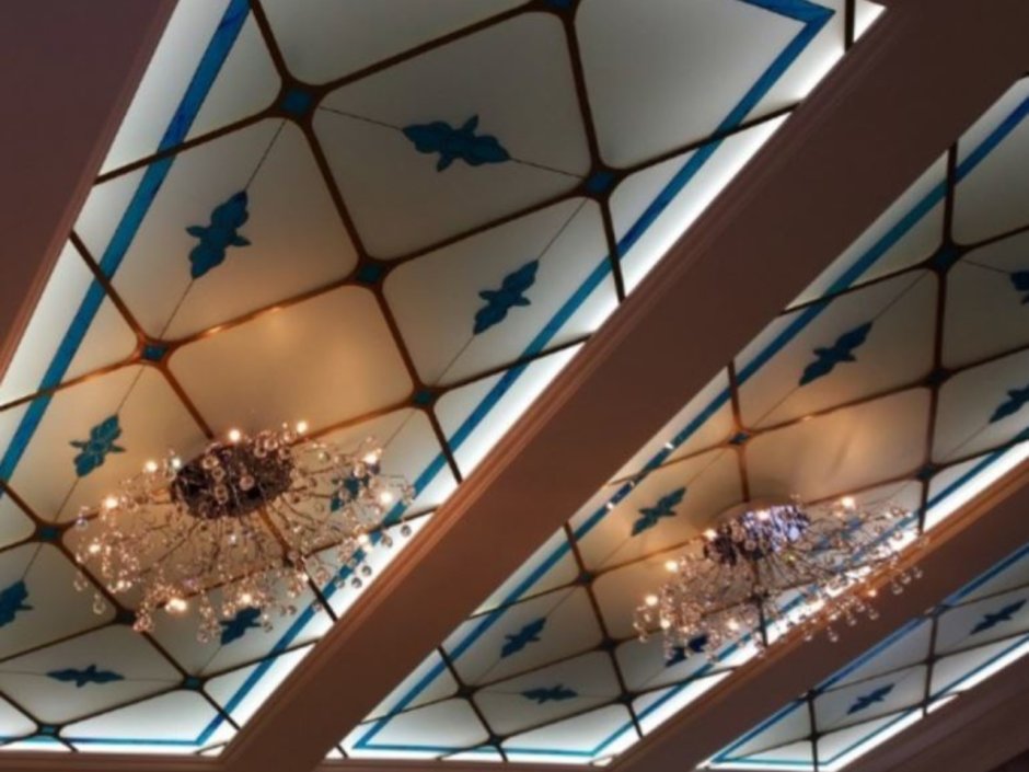 Витраж на потолке