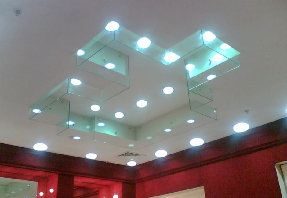 Потолок Армстронг с матовым стеклом