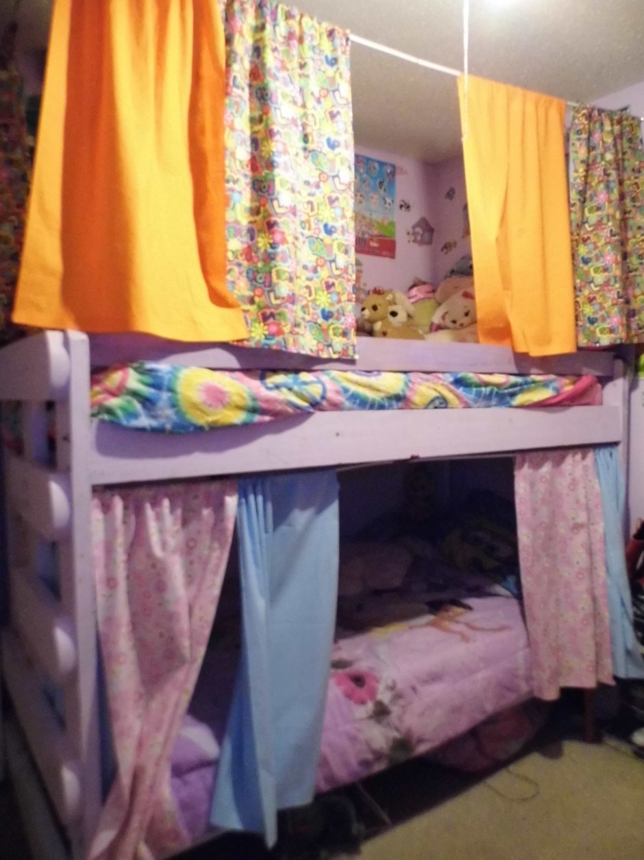 Как сделать шторки на двухъярусную кровать своими руками