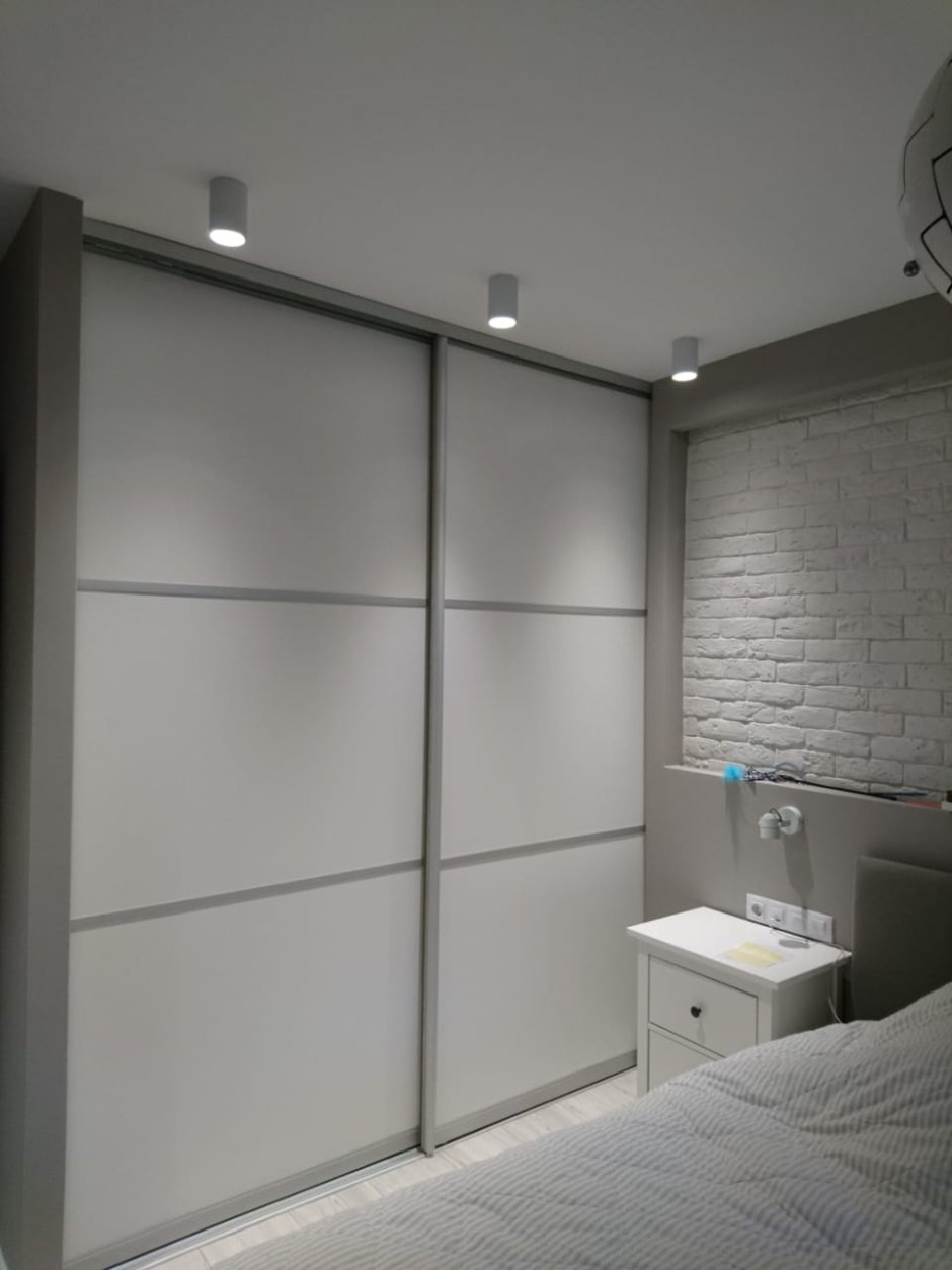 Шкаф в серую комнату