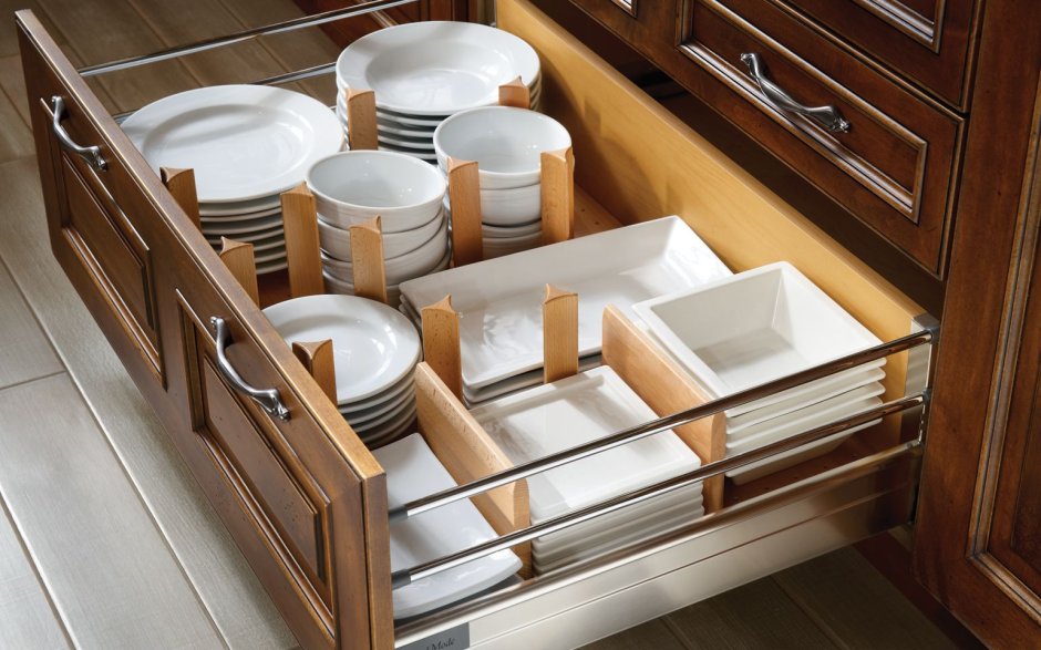 Ящик для столовых приборов под варочной панелью