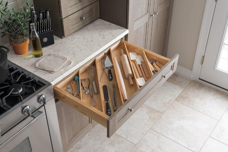 Выдвижной ящик для посуды