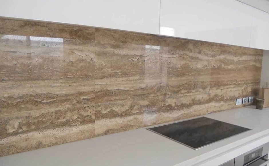 Фартук из травертина