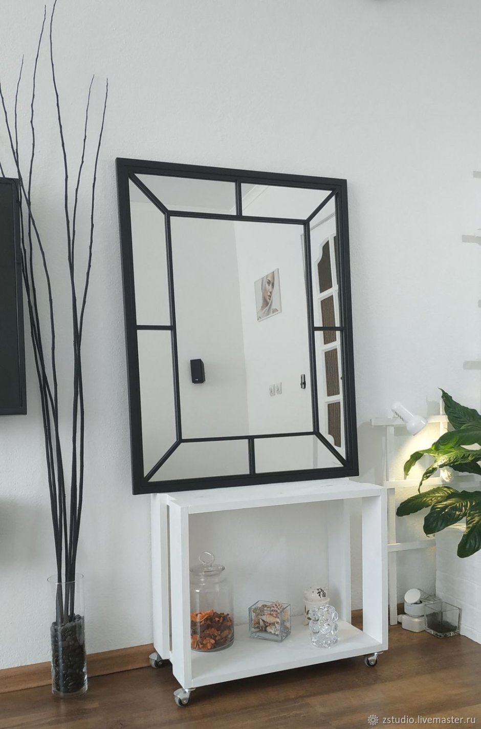 Зеркала для дома стойками