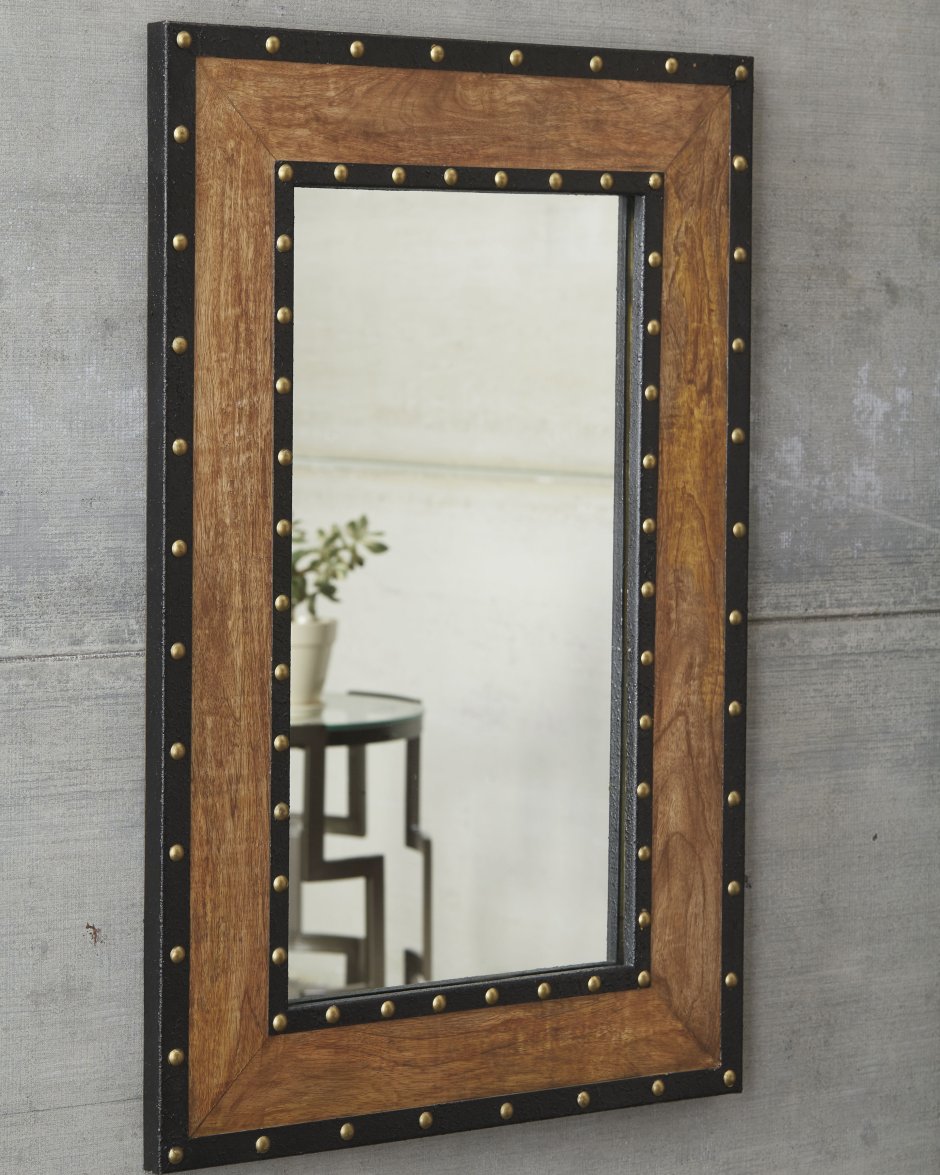 Зеркало с деревянной рамой