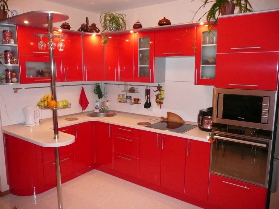 Кухонный гарнитур красный с барной стойкой