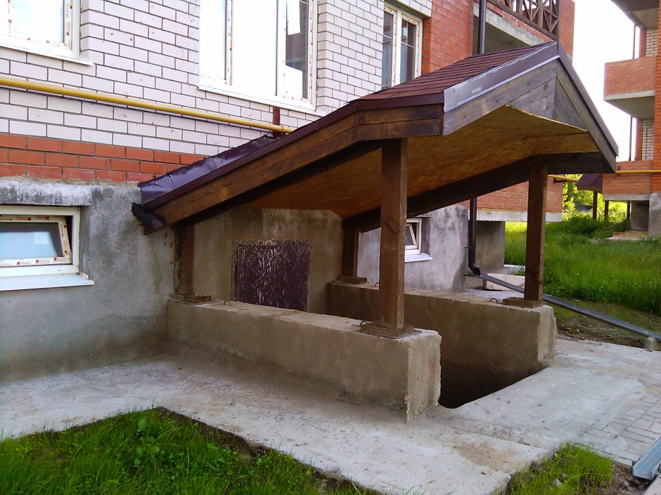 Крыльцо в цокольный этаж