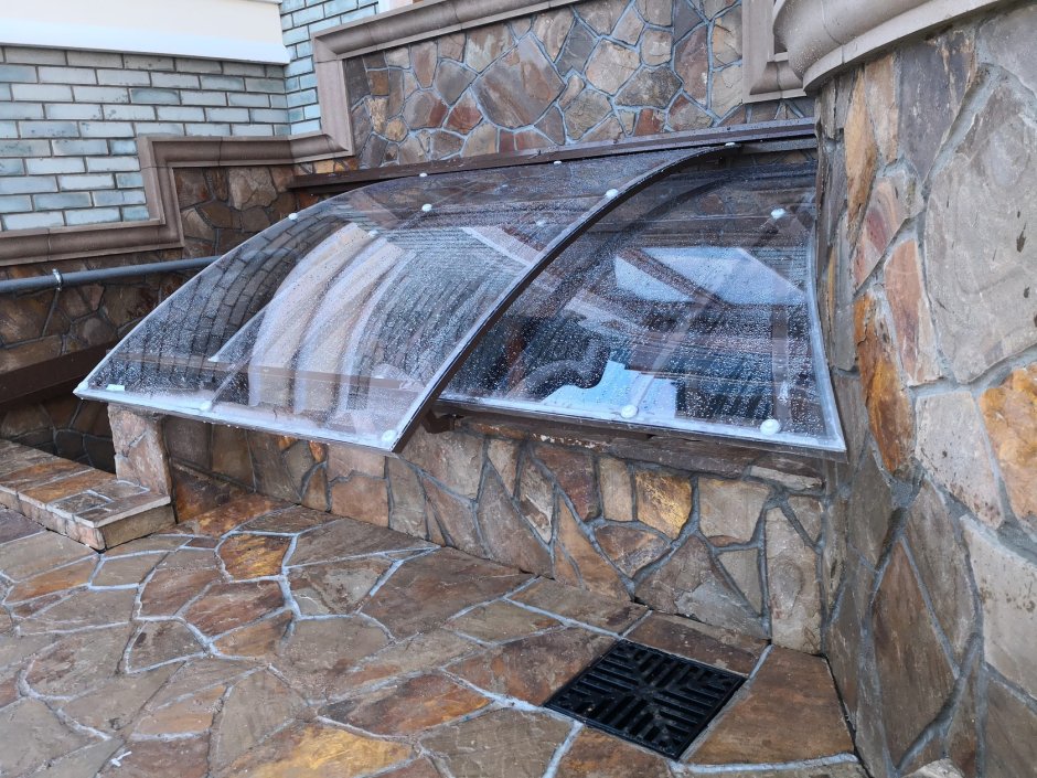 Навес над подвалом