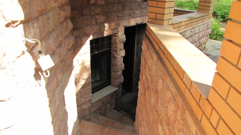 Кладка входа в подвал