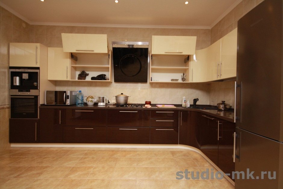 Кухонный гарнитур кремовый верх коричневый низ