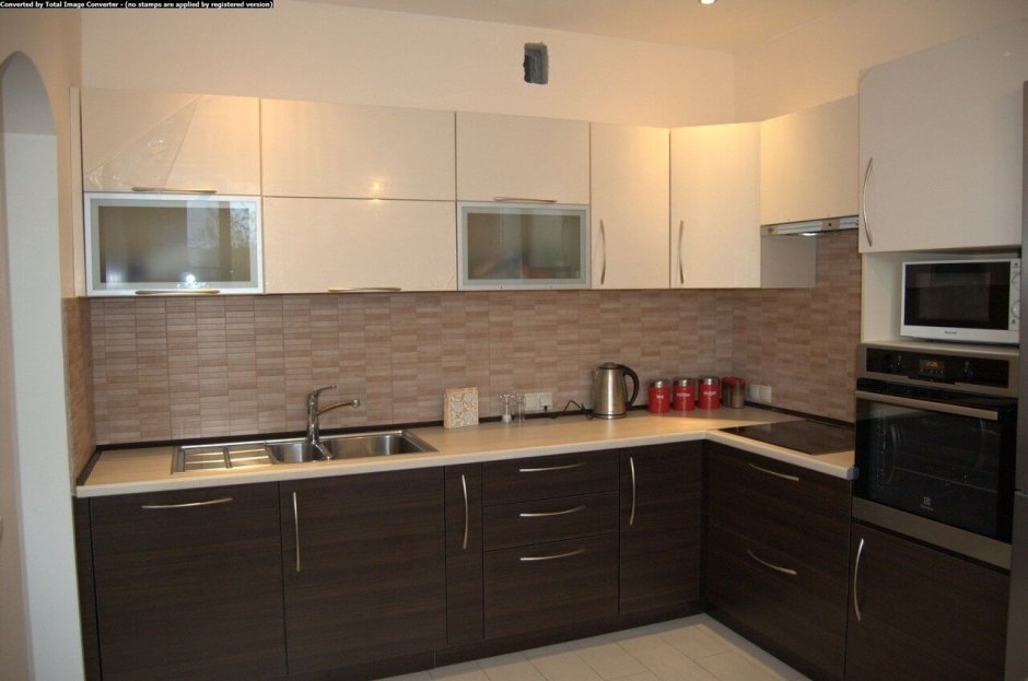 Кухонный гарнитур бежевый с коричневым матовый