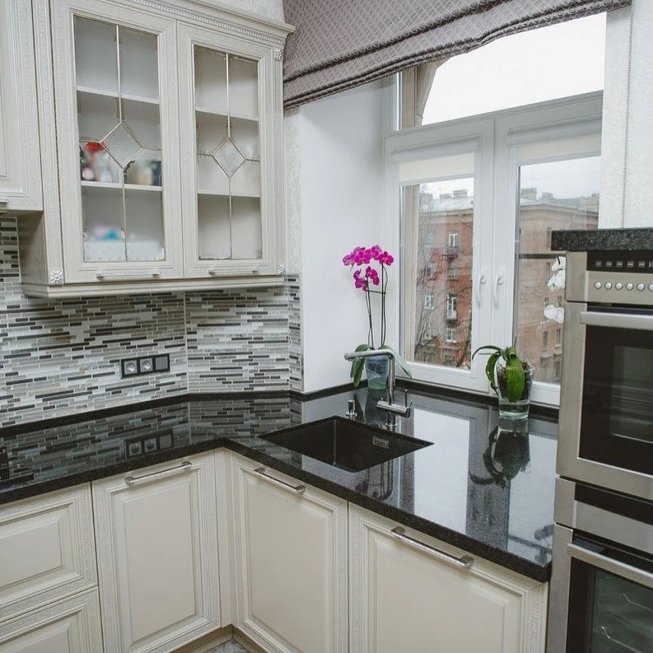 Кухонный гарнитур с подоконником