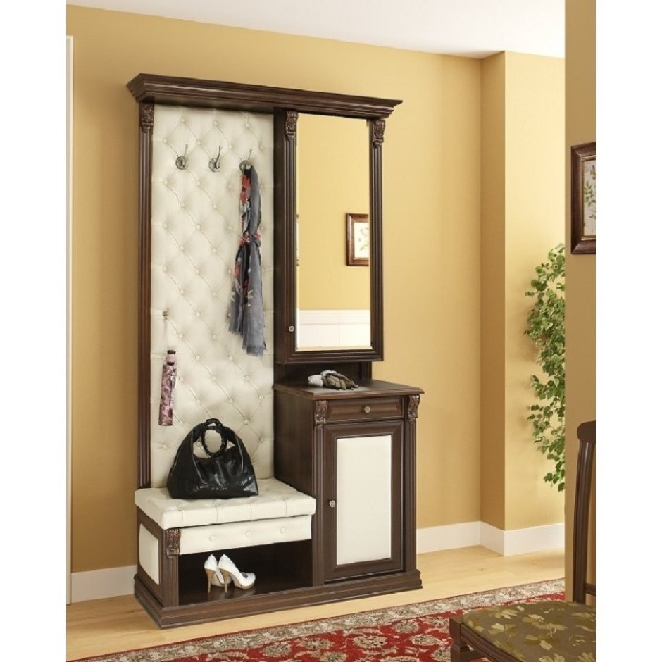 Зеркало открывающееся в прихожую