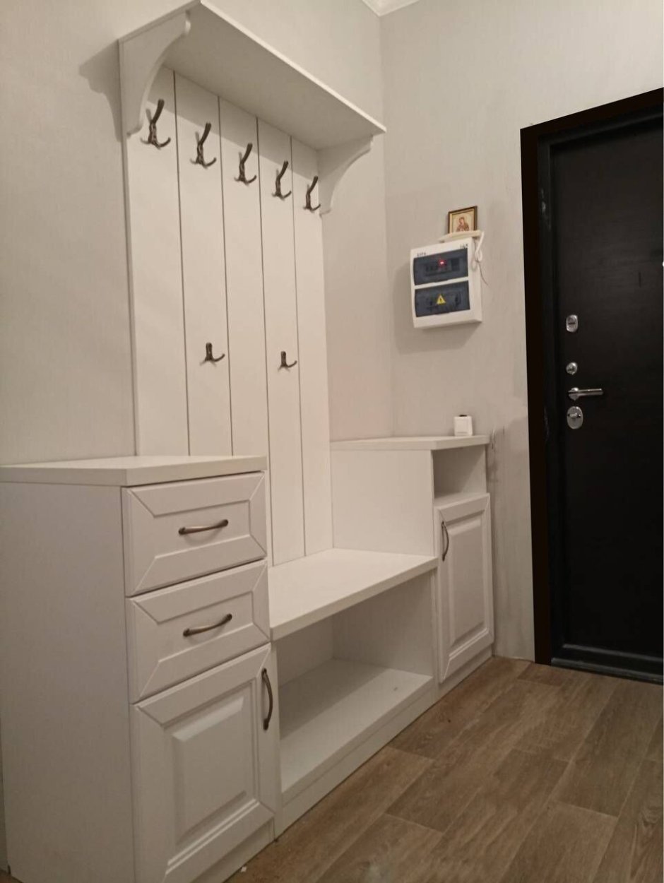 Прихожая с ящиками