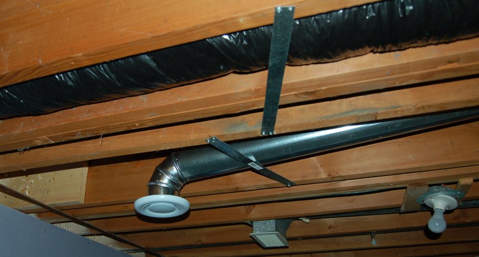 Горизонтальная вытяжка для погреба в гараже