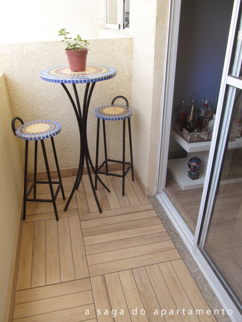 Небольшой столик на балкон