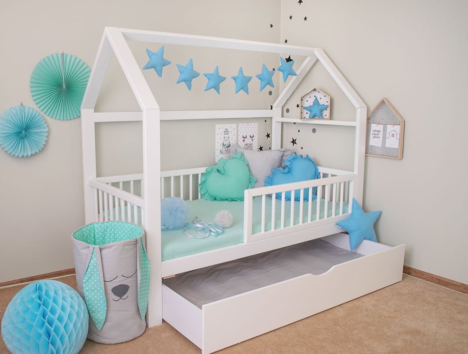 Украшение кроватки домика