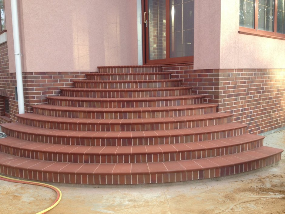 Монолитная лестница на крыльцо