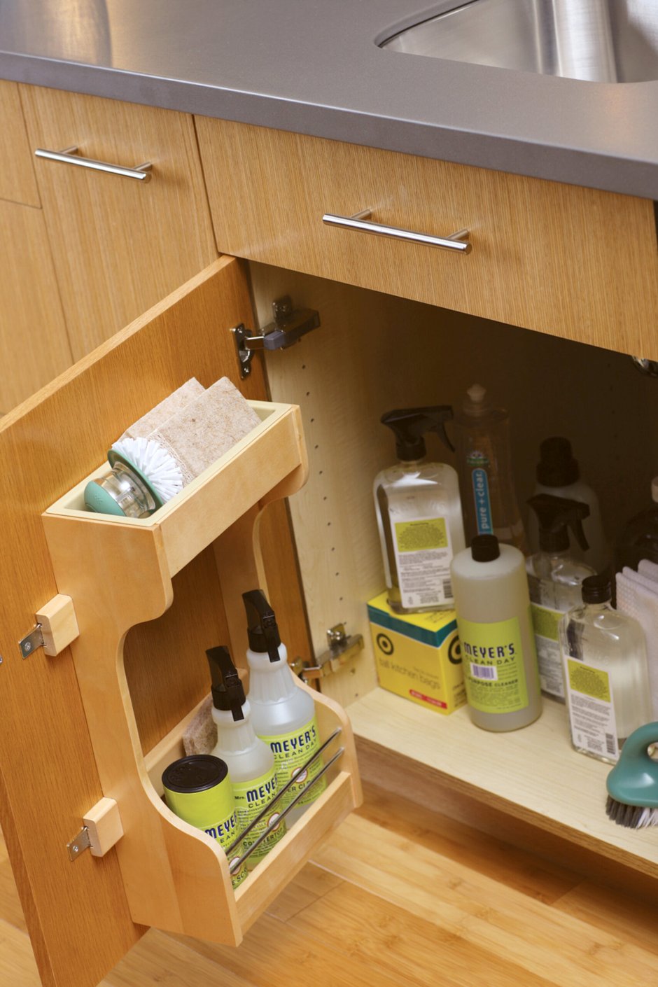 Пространство под мойкой на кухне