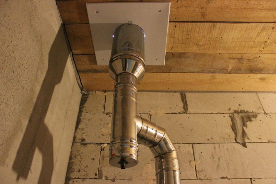 Дымоход для банной печи 115мм через стену