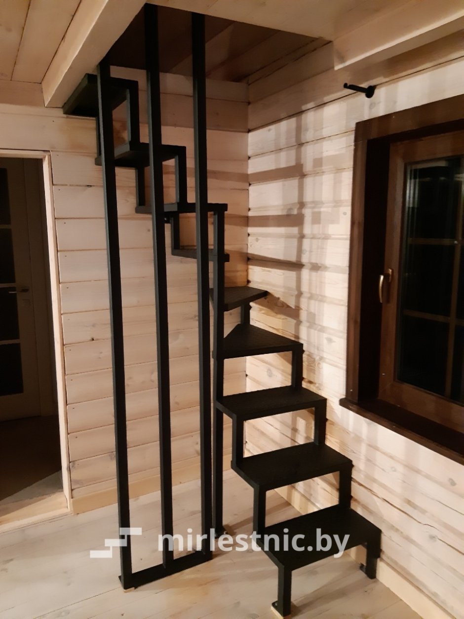 Винтовая лестница на второй этаж