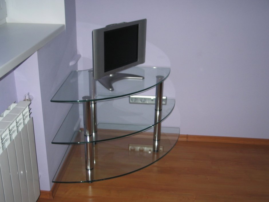Столик под телевизор