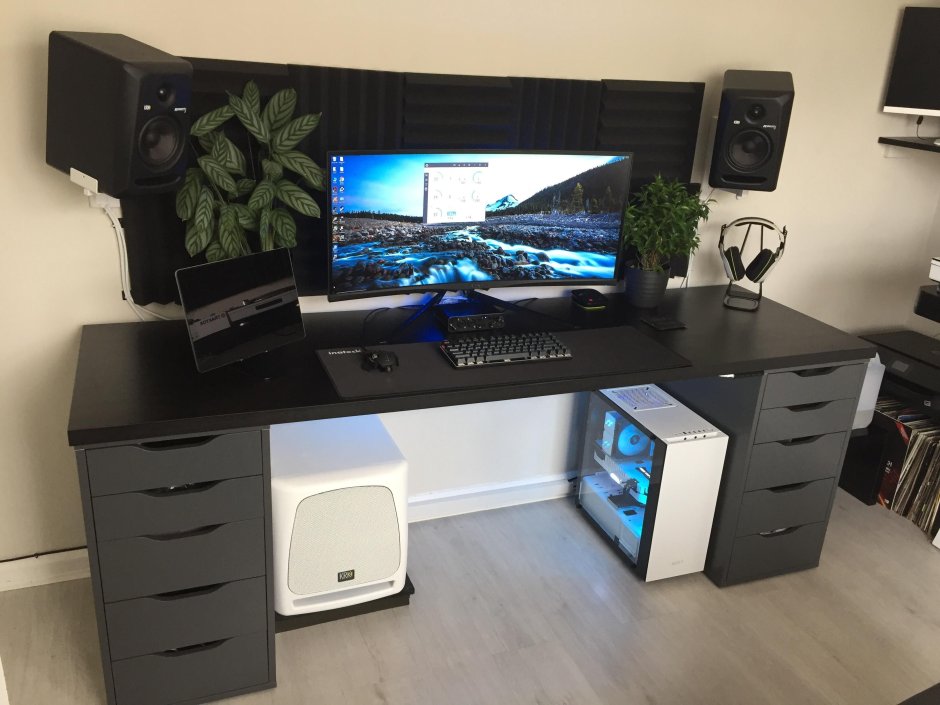 Угловая горка для телевизора