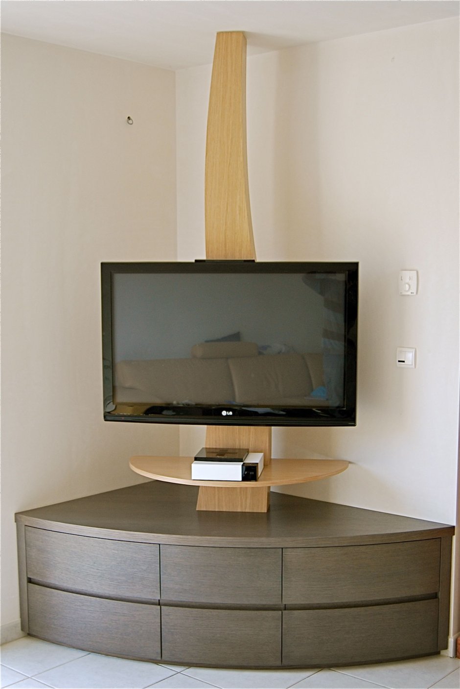 Гостиная с компьютерным столом