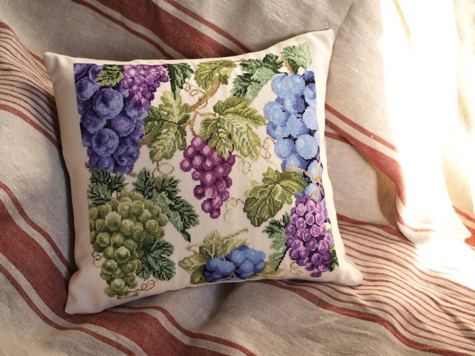 Подушка вышивка