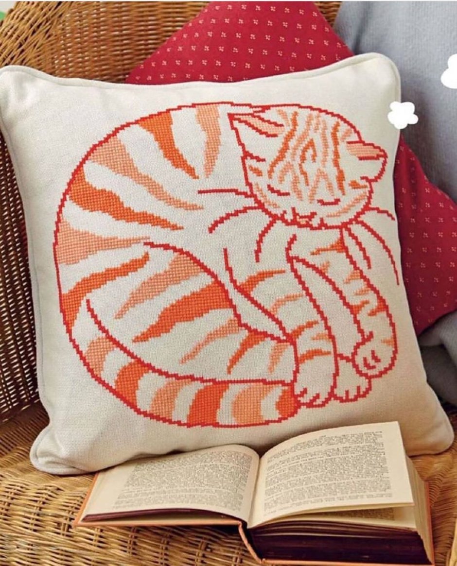Вышивка подушка кот