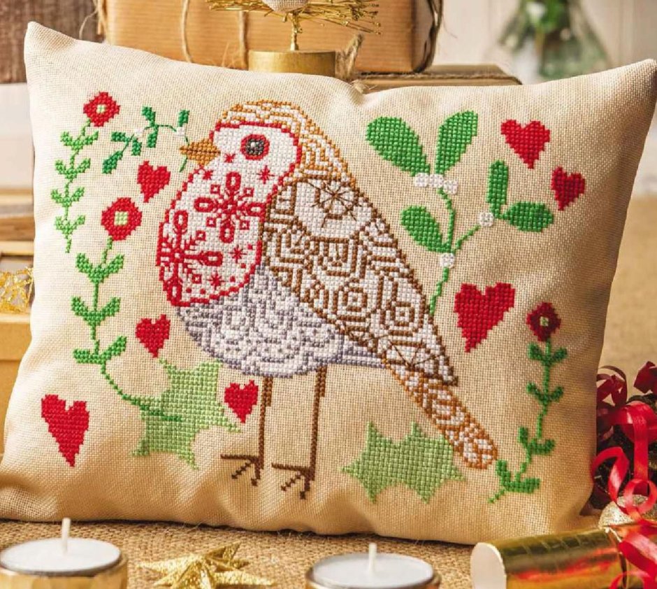 Красивые вышитые подушки