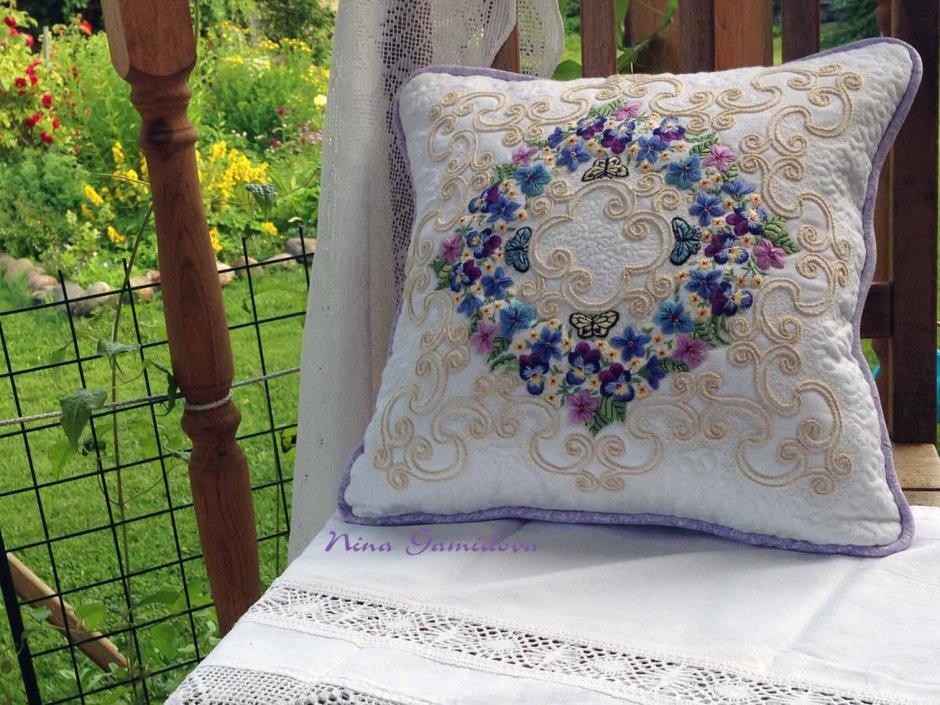 Подушка вышивка