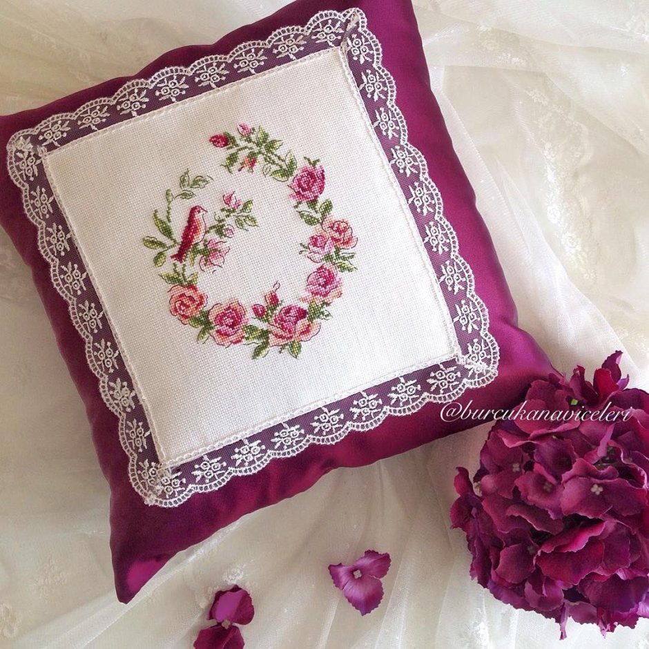 Подушка вышивка