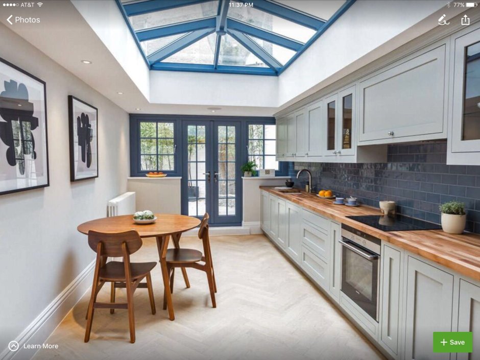 Кухня с деревянной столешницей